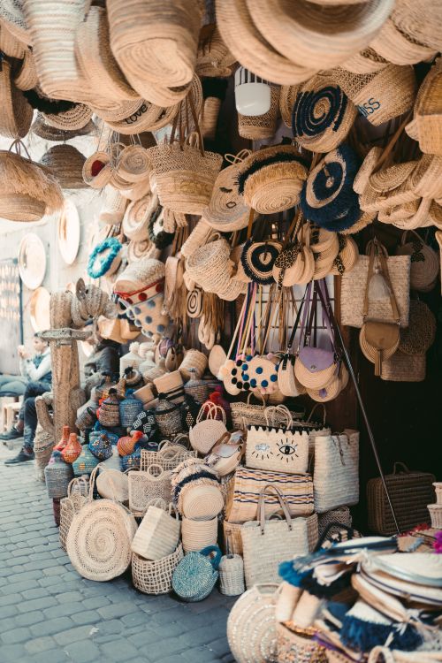 Finding a Job in Fès: Key Sectors and Application Tips